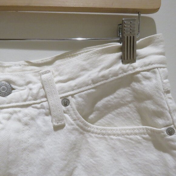 LEVI'S 80's Mom Shorts in White Denim Minimalist Preppy Quiet Luxury Size 28 - Picture 4 of 13